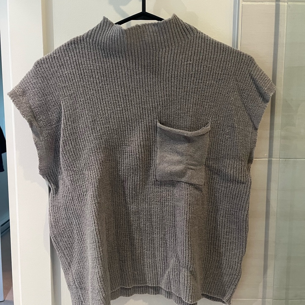 Gray Knit Sleeveless Top with Pocket